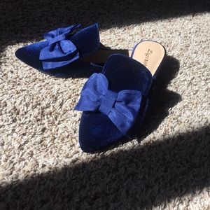 Navy blue bow slides